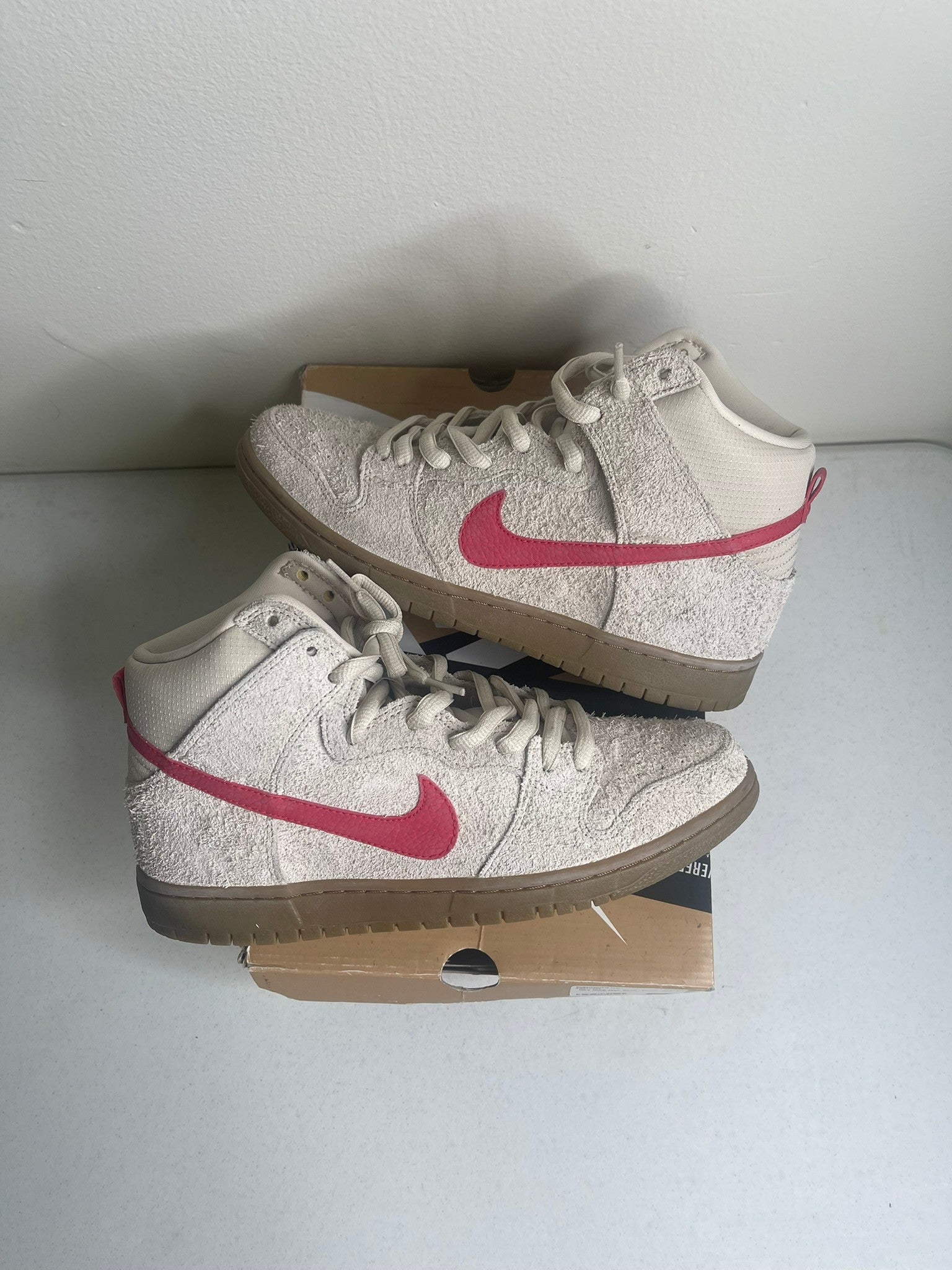 Nike Dunk High Pro SB Birch Hyper Red