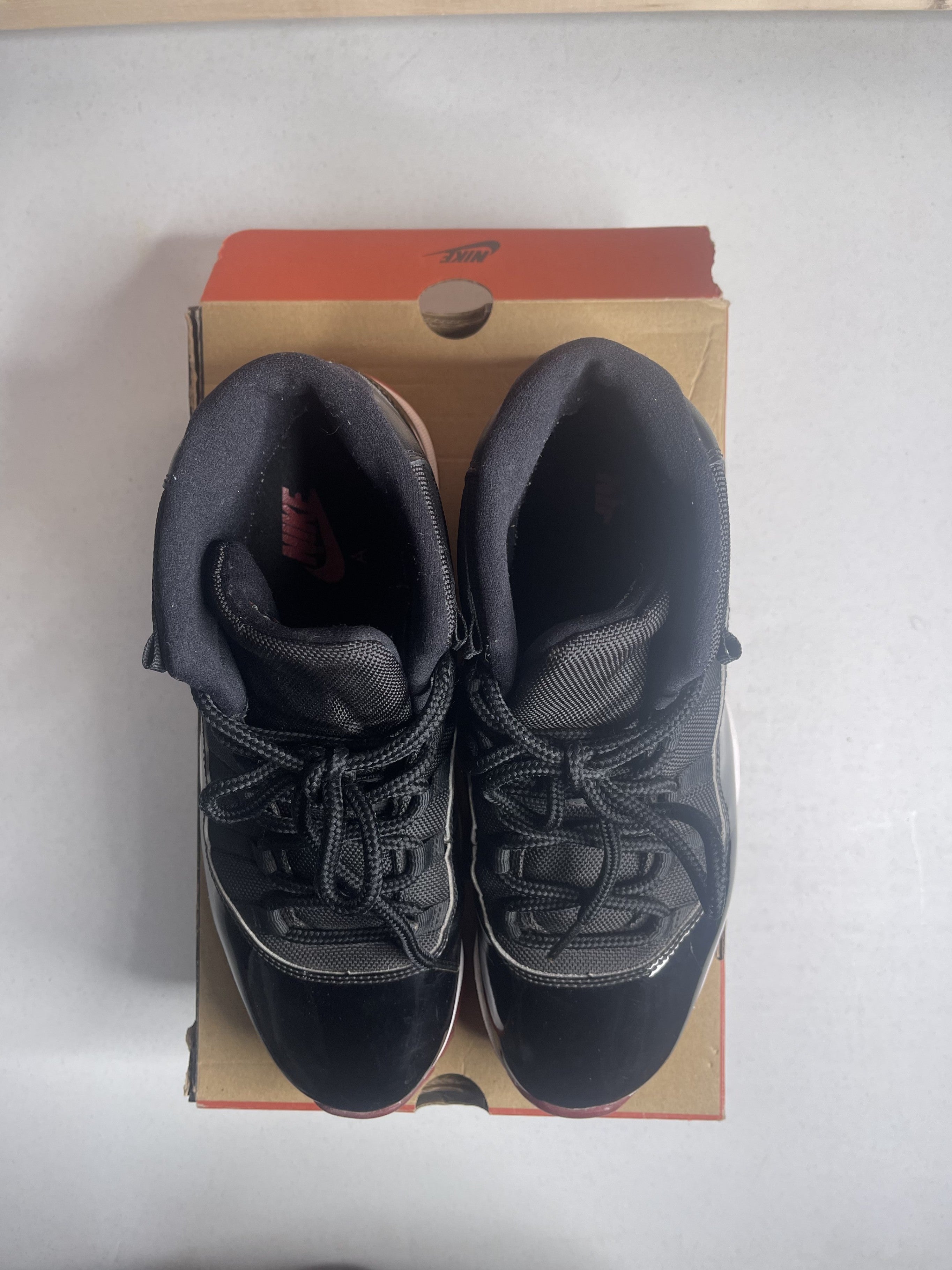 Jordan 11 Retro Playoffs Bred (2019)