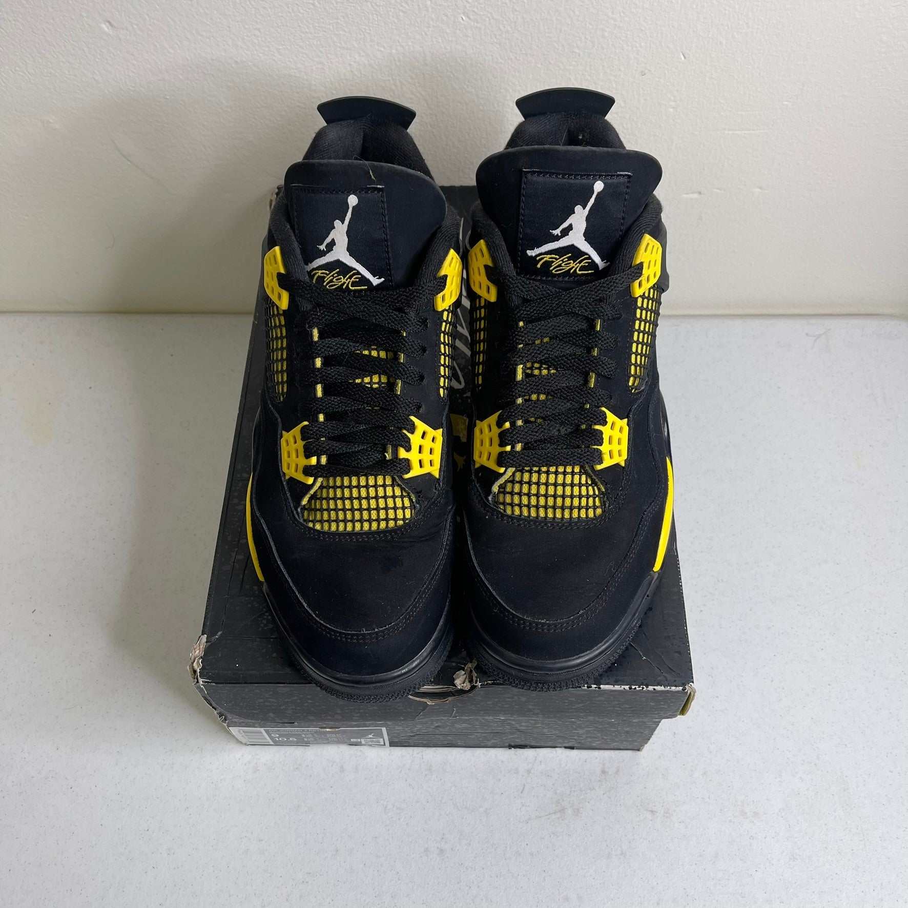 Size 9 - Jordan 4 Retro Thunder (2023)