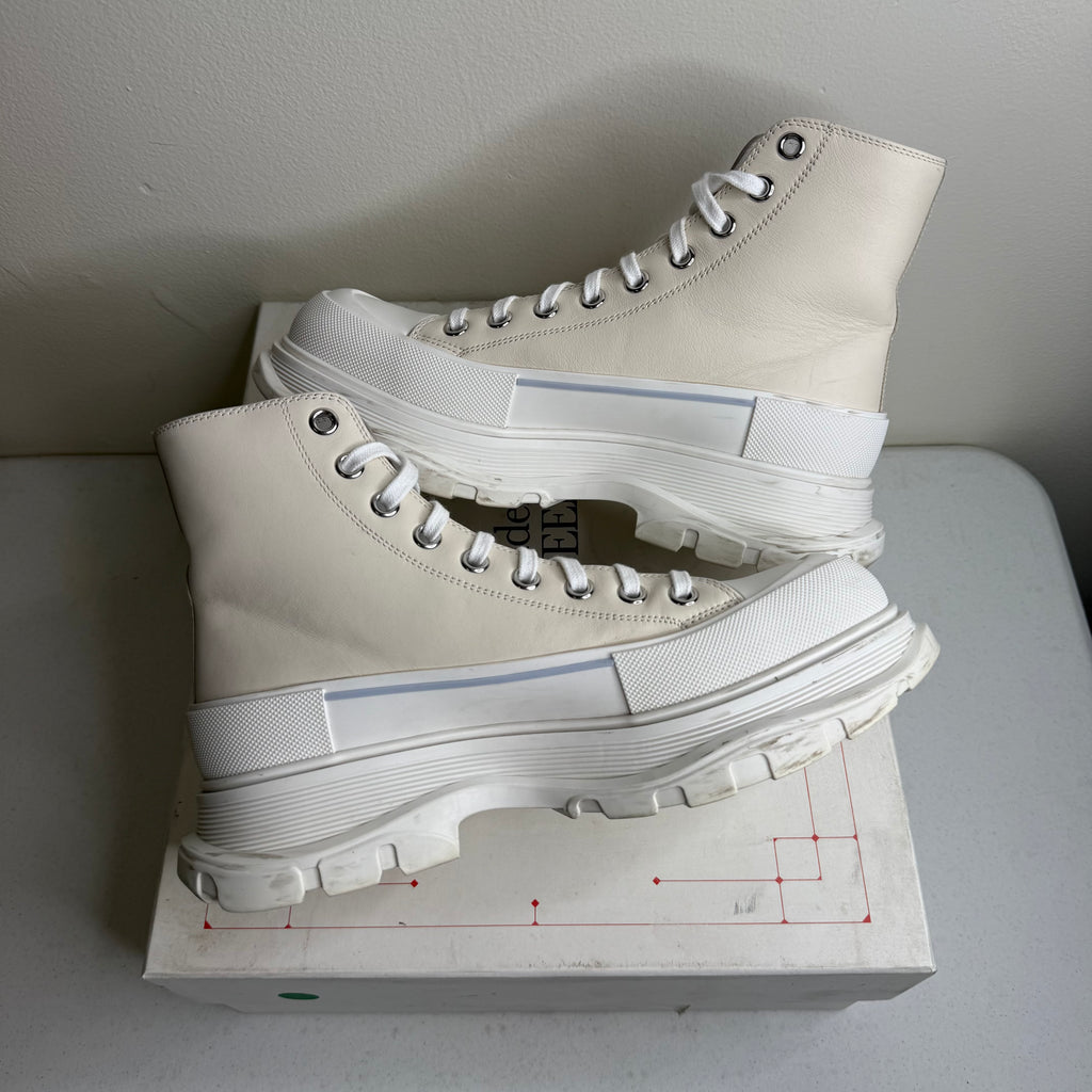 Alexander McQueen Slick Tread Boots Beige