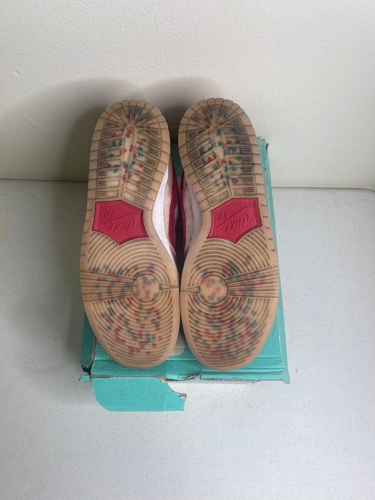 Nike SB Dunk Low StrangeLove Skateboards