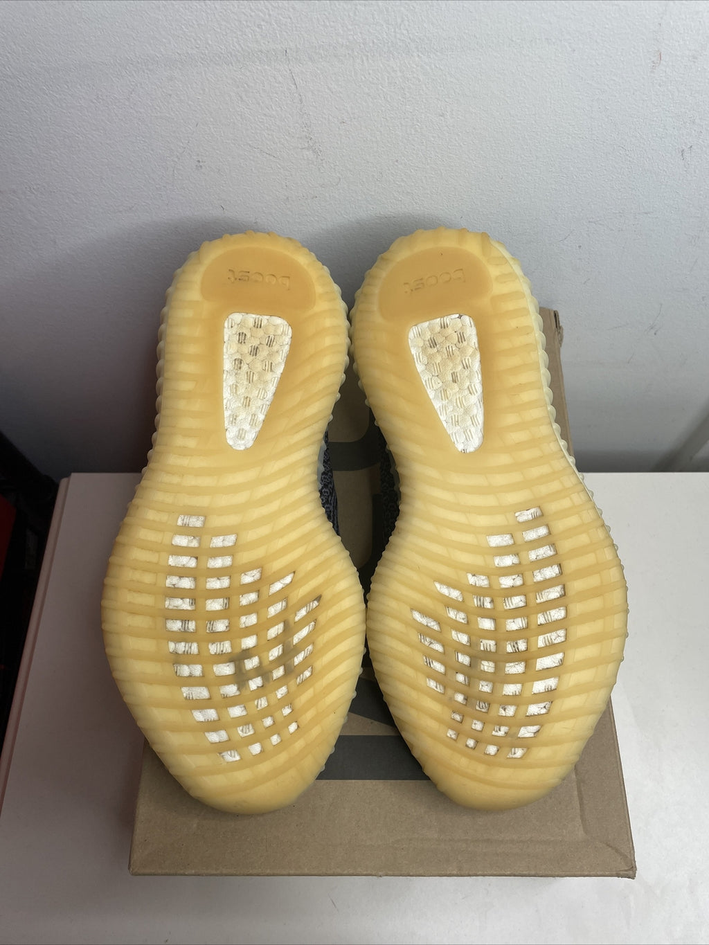 adidas Yeezy Boost 350 V2 Carbon