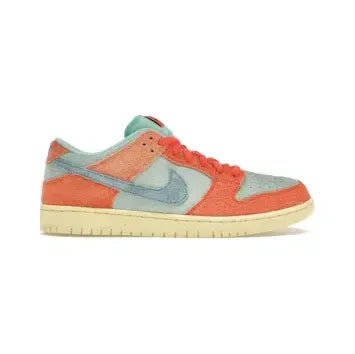 Size 7.5 - Nike SB Dunk Low Orange Emerald Rise