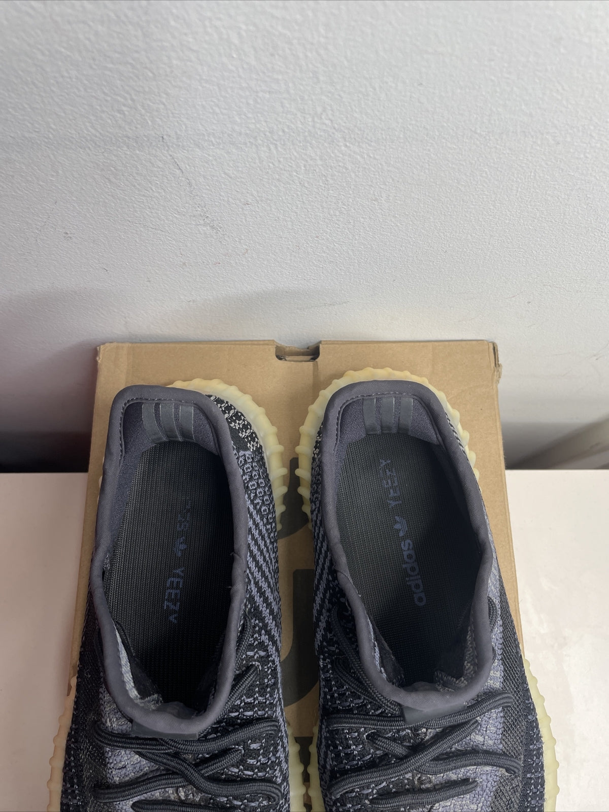 adidas Yeezy Boost 350 V2 Carbon