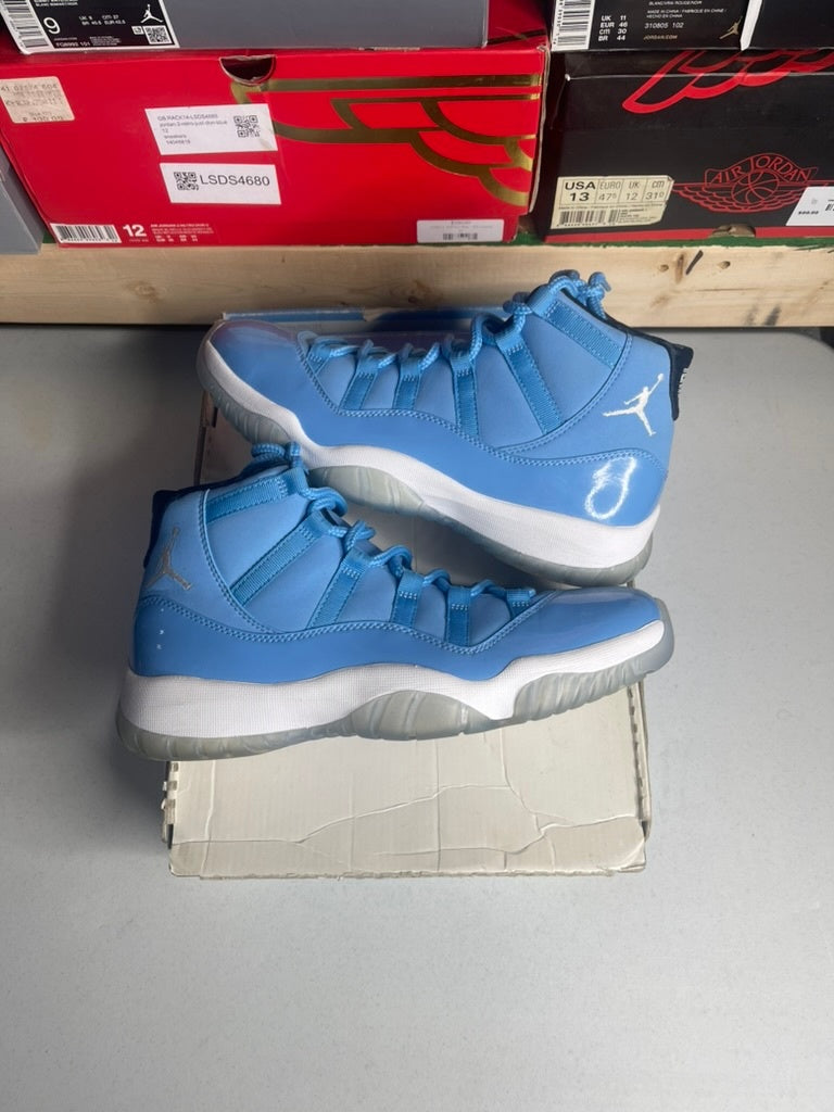 Jordan 11 Retro Pantone