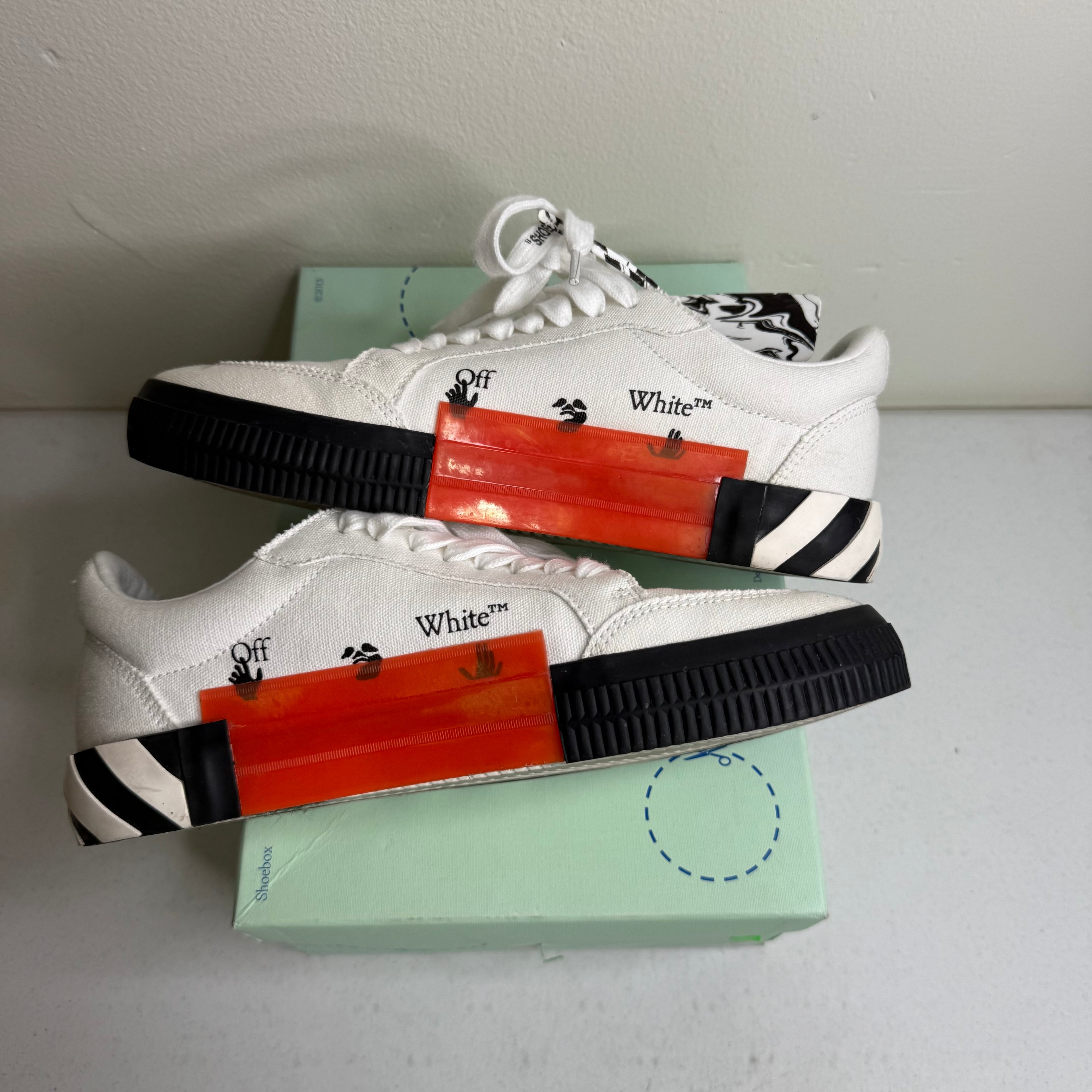 Off White Vulc White Black