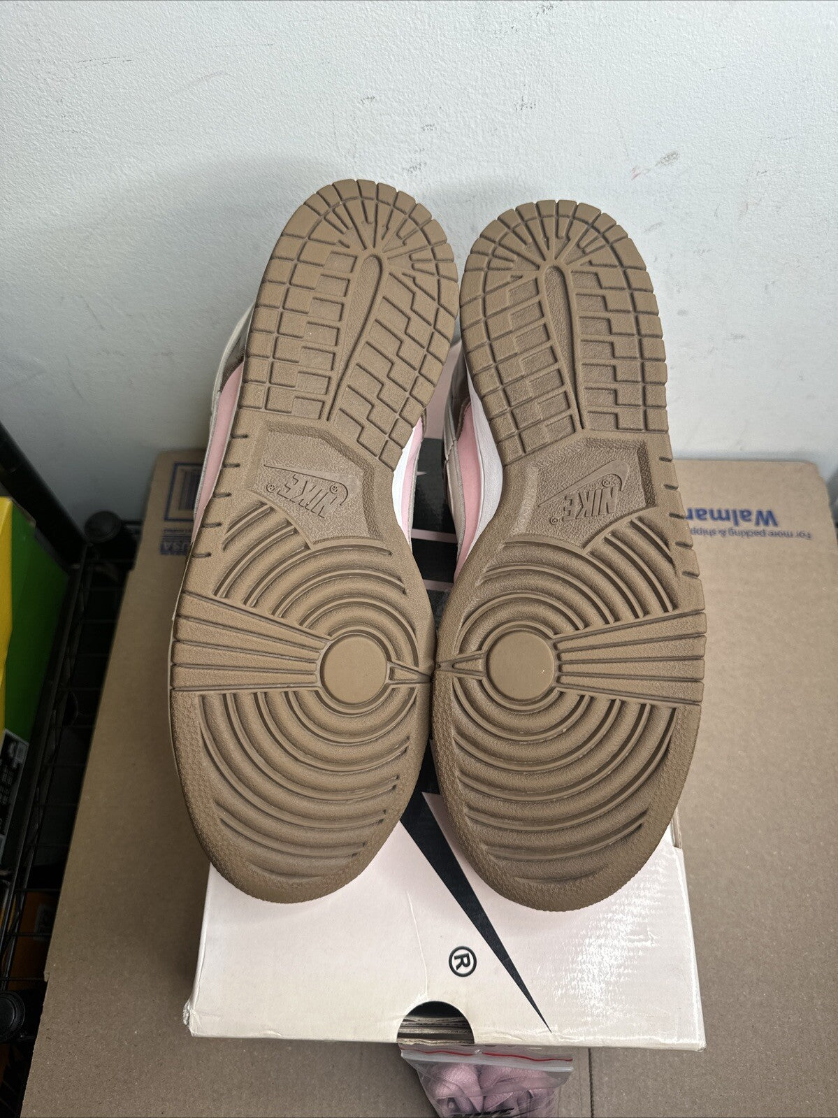 Nike SB Dunk Low Stussy Cherry