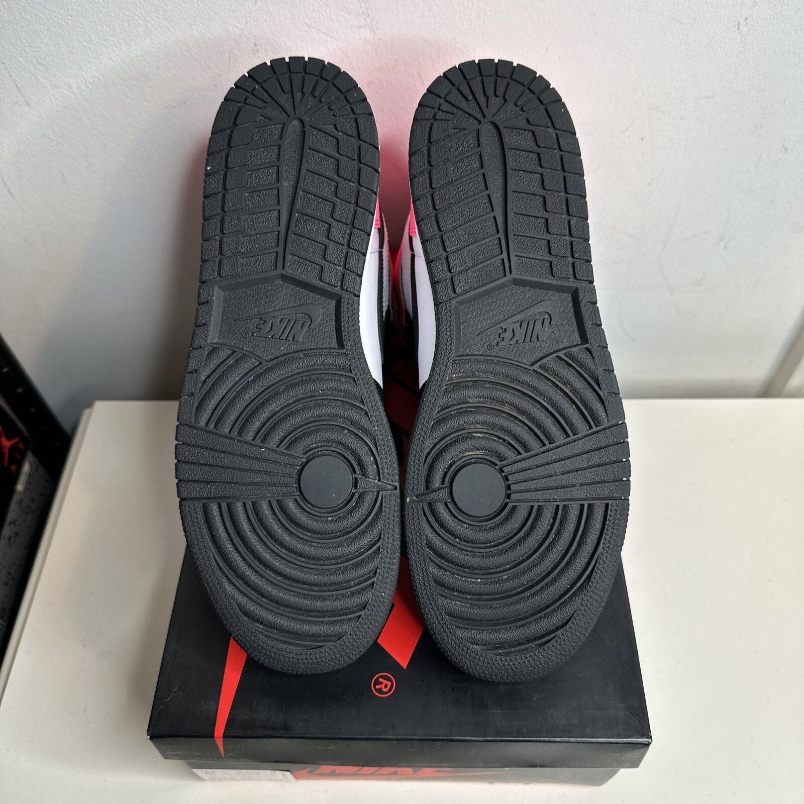 Size 8.5y - Jordan 1 Retro Valentine's Day (2017) (GS)