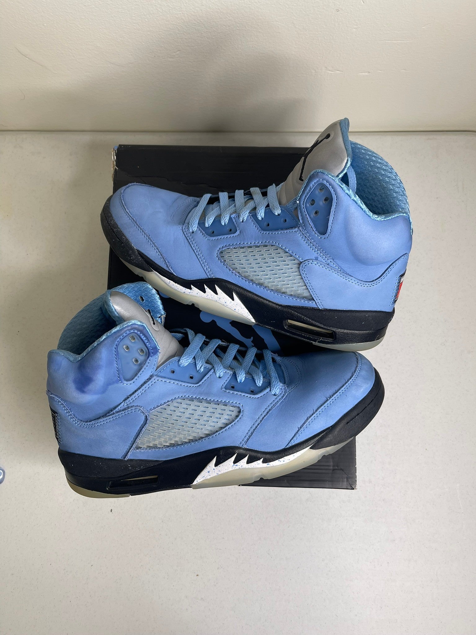 Size 9.5 - Jordan 5 Retro UNC University Blue
