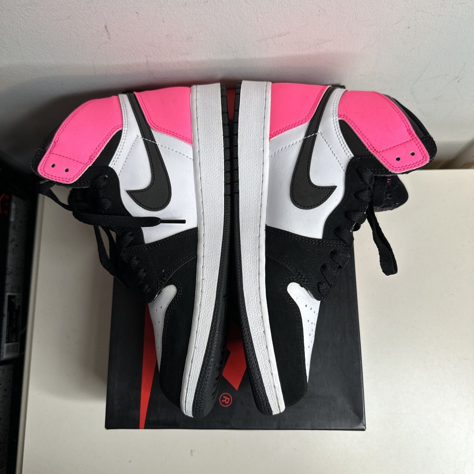 Size 8.5y - Jordan 1 Retro Valentine's Day (2017) (GS)
