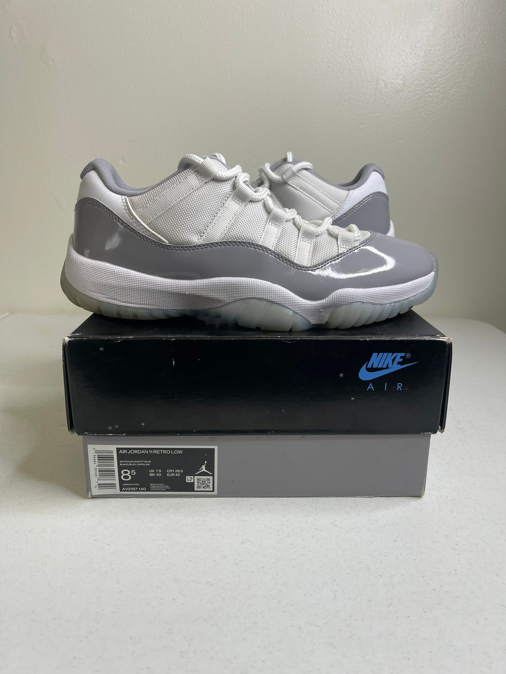 Jordan 11 Retro Low Cement Grey