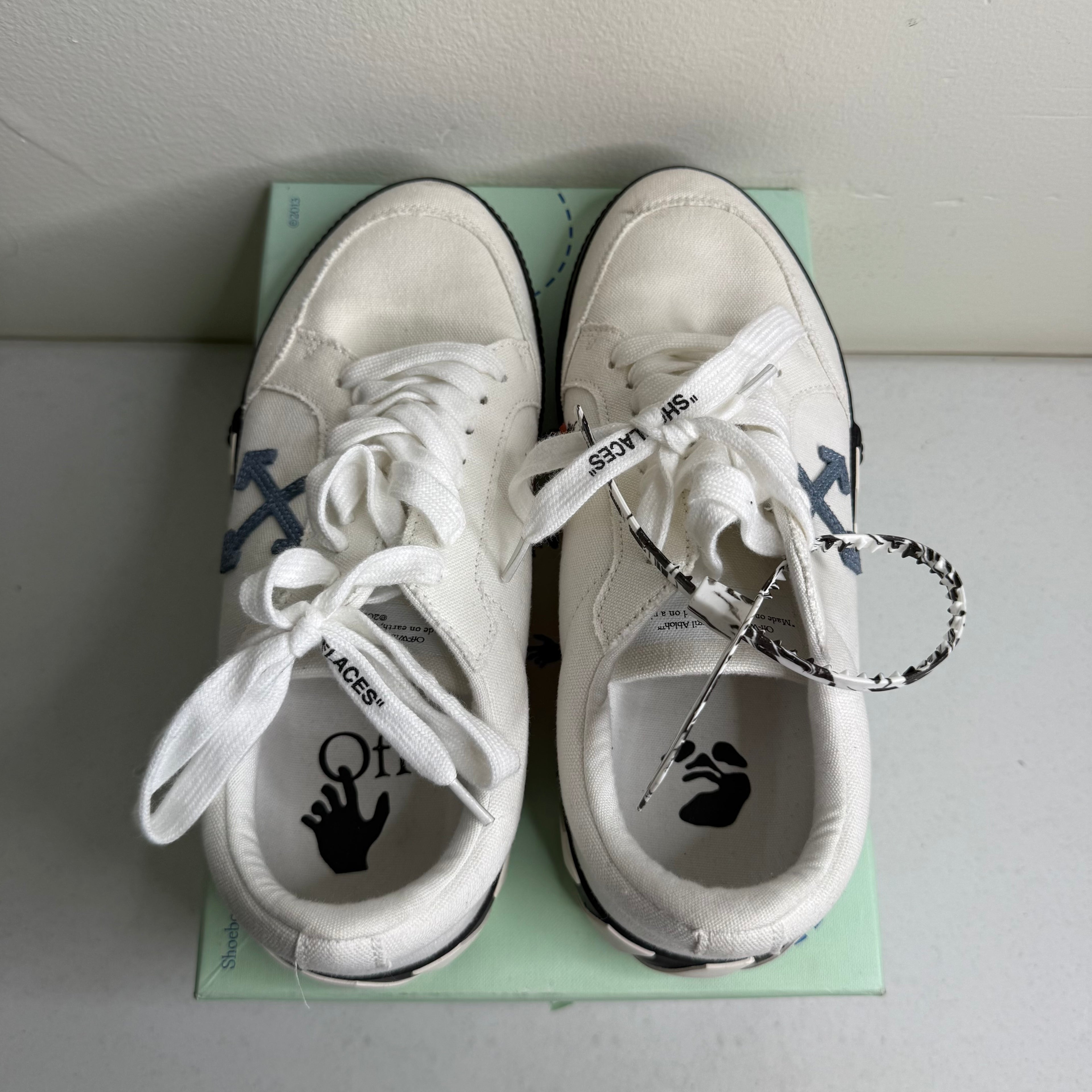 Off White Vulc White Black