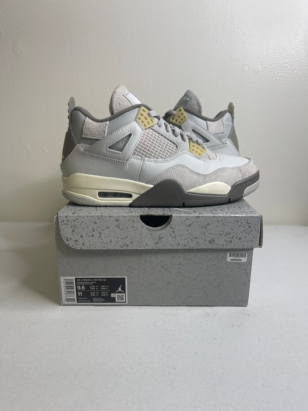 Jordan 4 Retro SE Craft Photon Dust