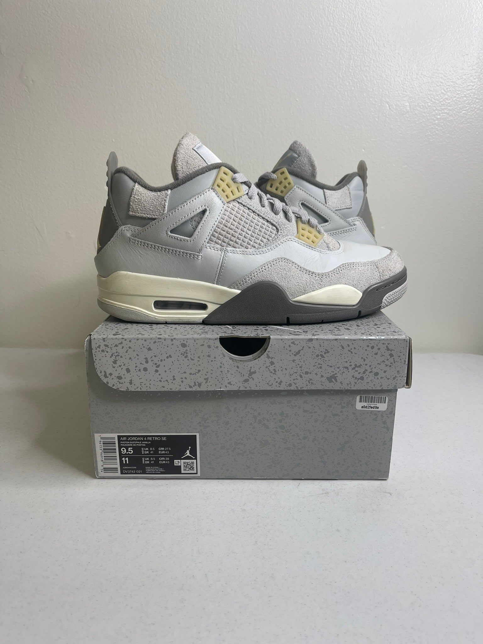 Jordan 4 Retro SE Craft Photon Dust