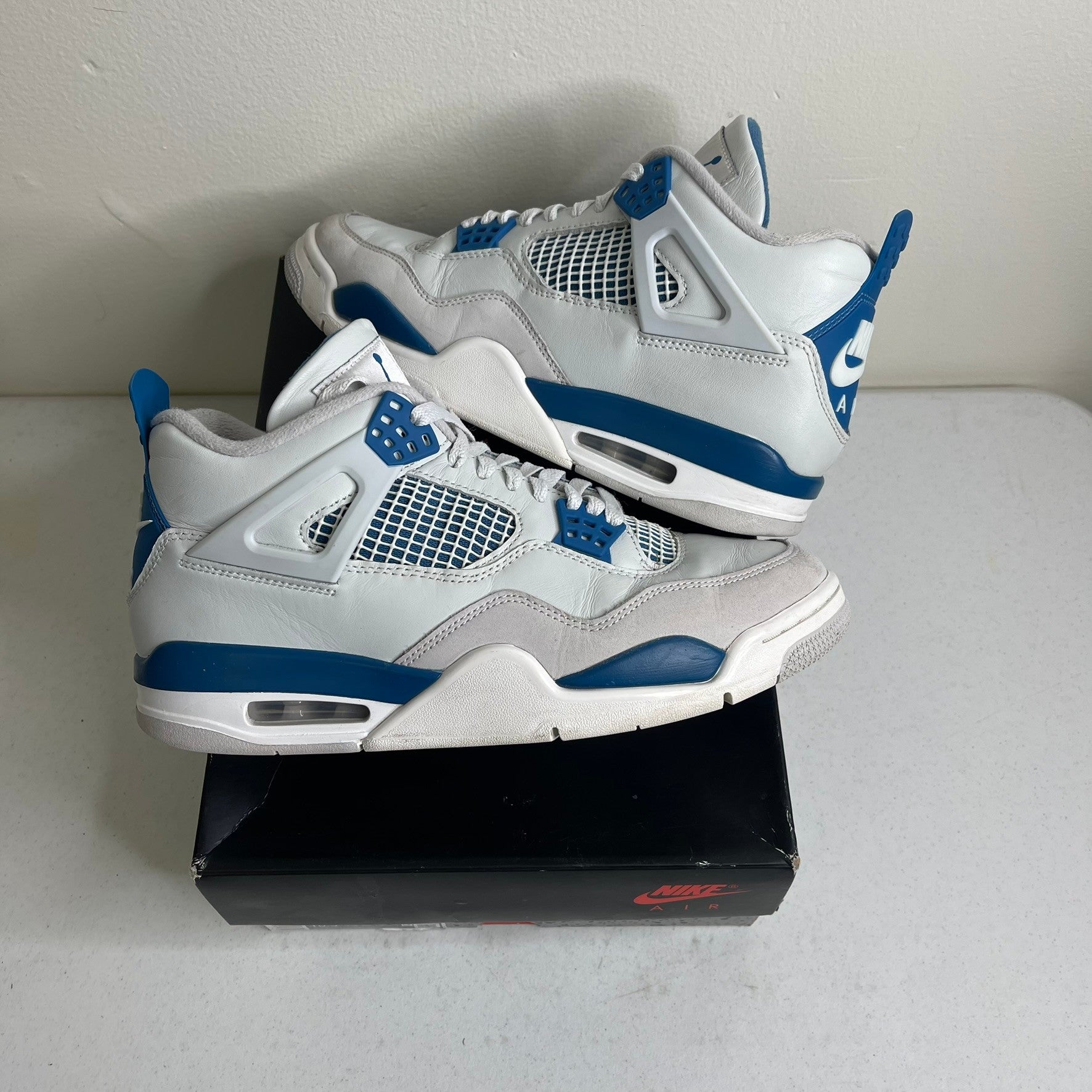 Size 9 - Jordan 4 Retro Military Blue (2024)