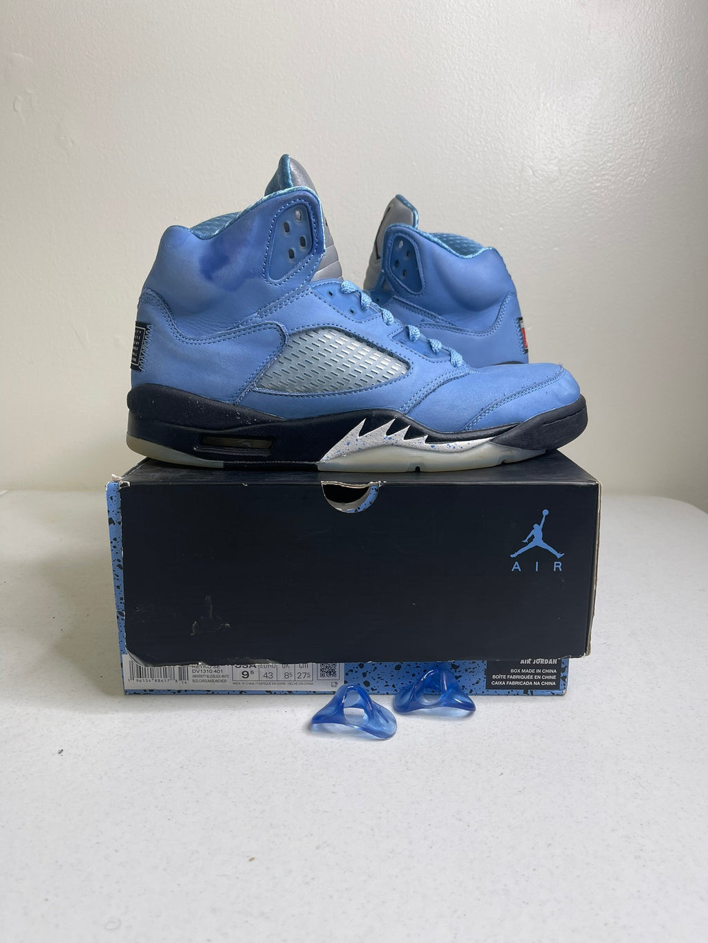 Size 9.5 - Jordan 5 Retro UNC University Blue