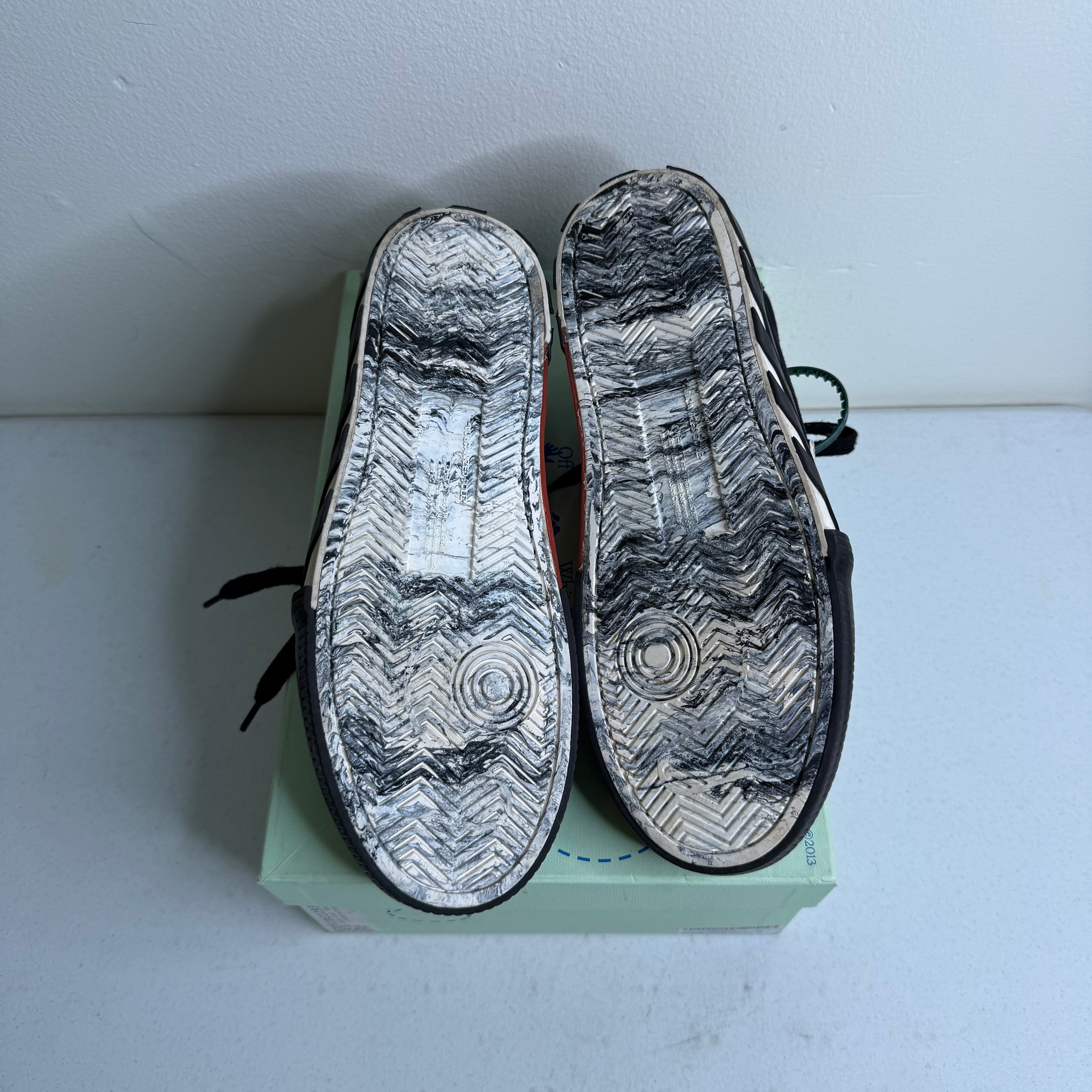 Off White Vulc Black