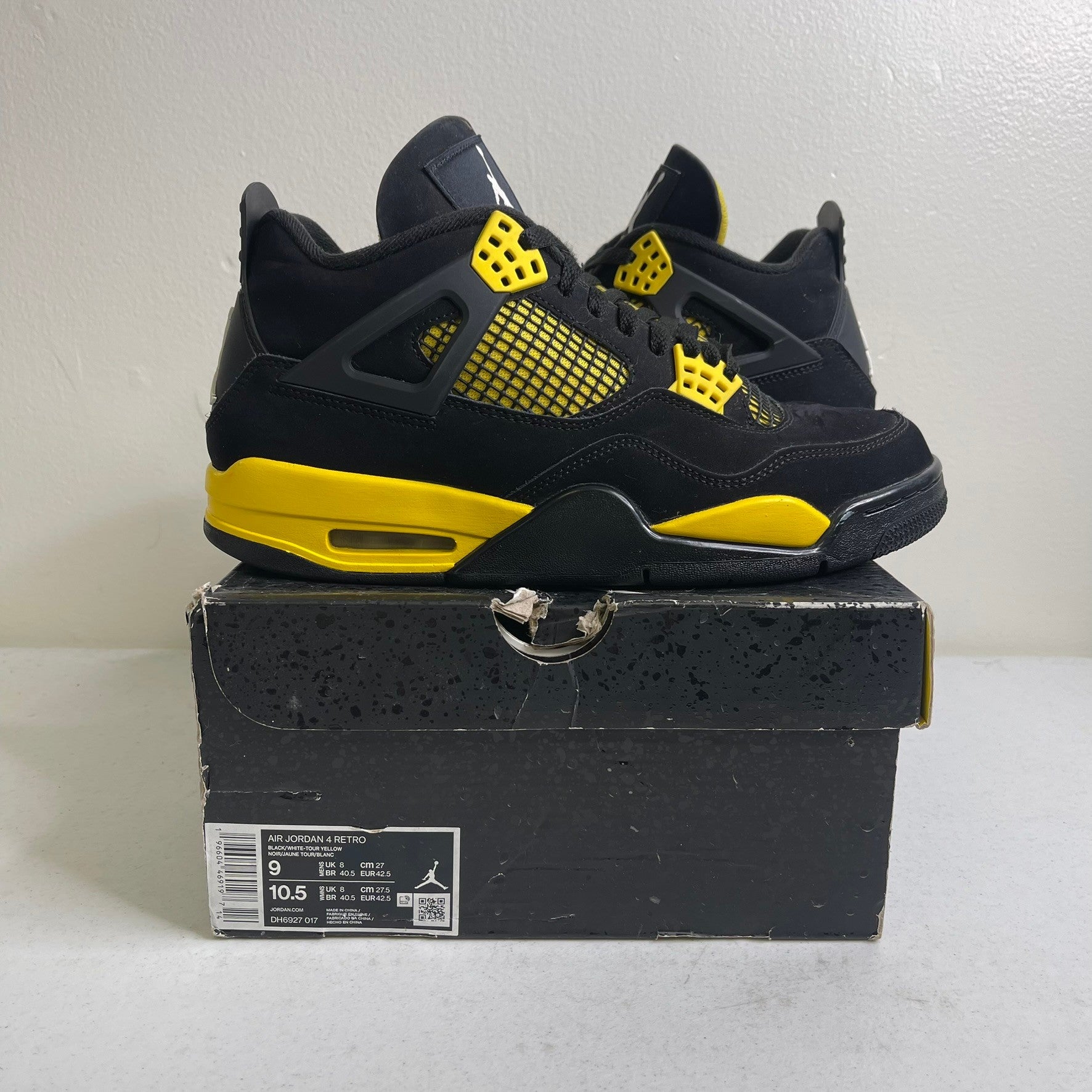 Size 9 - Jordan 4 Retro Thunder (2023)