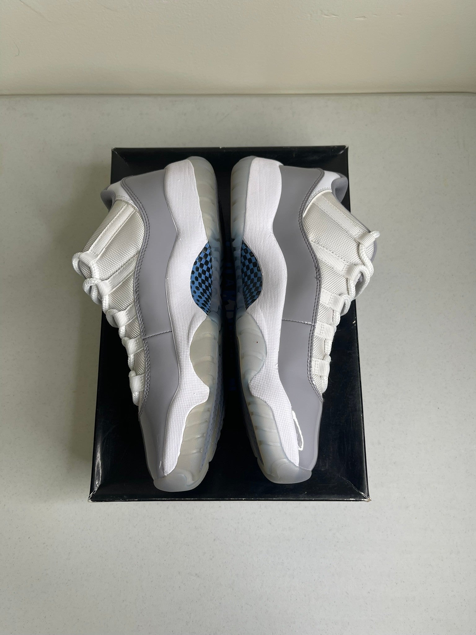 Jordan 11 Retro Low Cement Grey