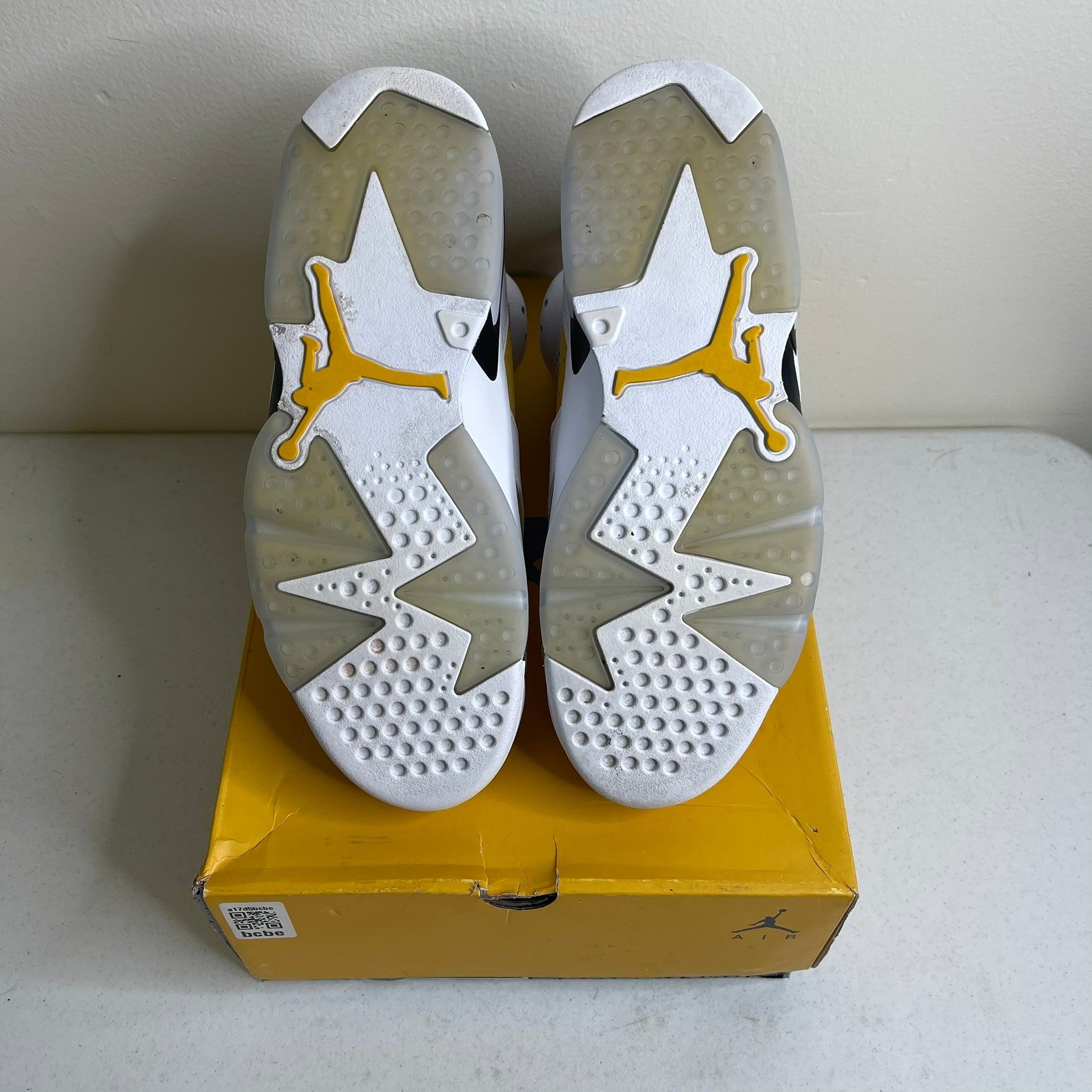 Size 9 - Jordan 6 Retro Yellow Ochre