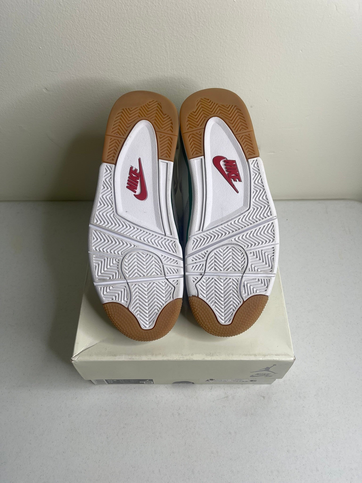 Jordan 4 Retro SB Pine Green