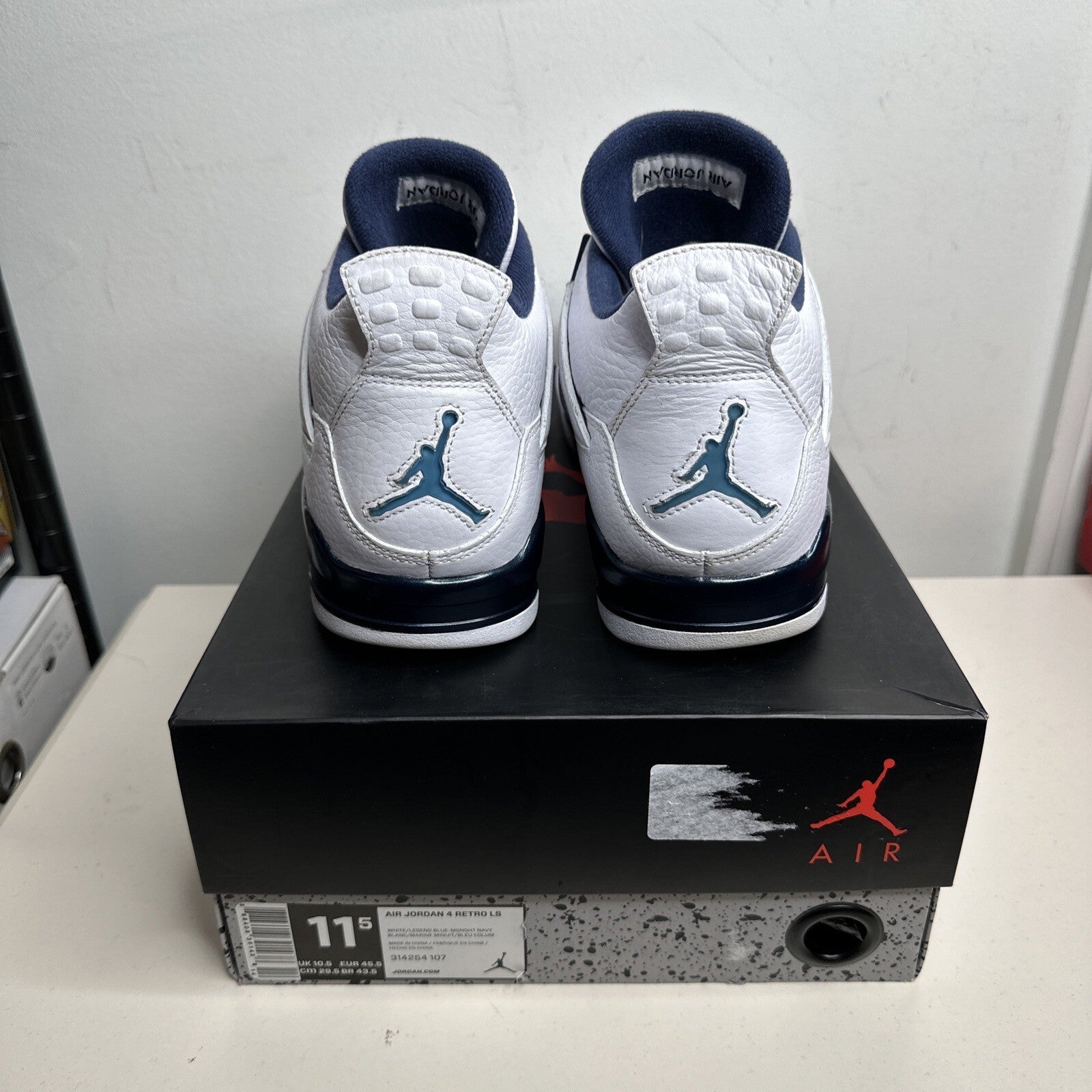 Jordan 4 Retro Columbia (2015)