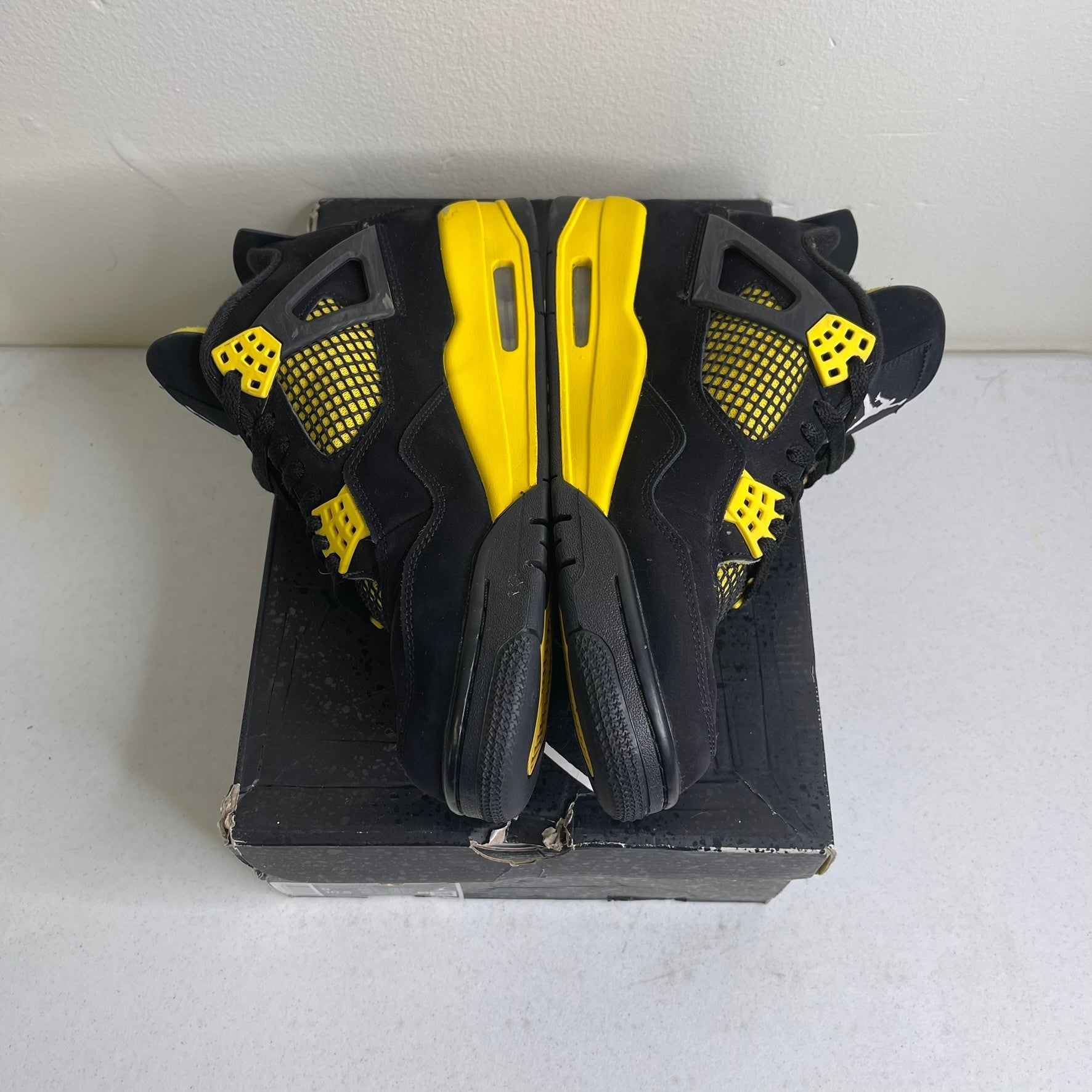 Size 9 - Jordan 4 Retro Thunder (2023)