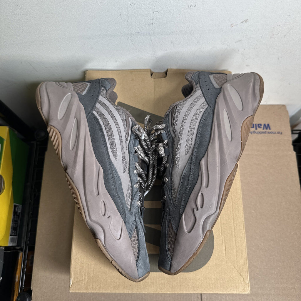 adidas Yeezy Boost 700 V2 Mauve